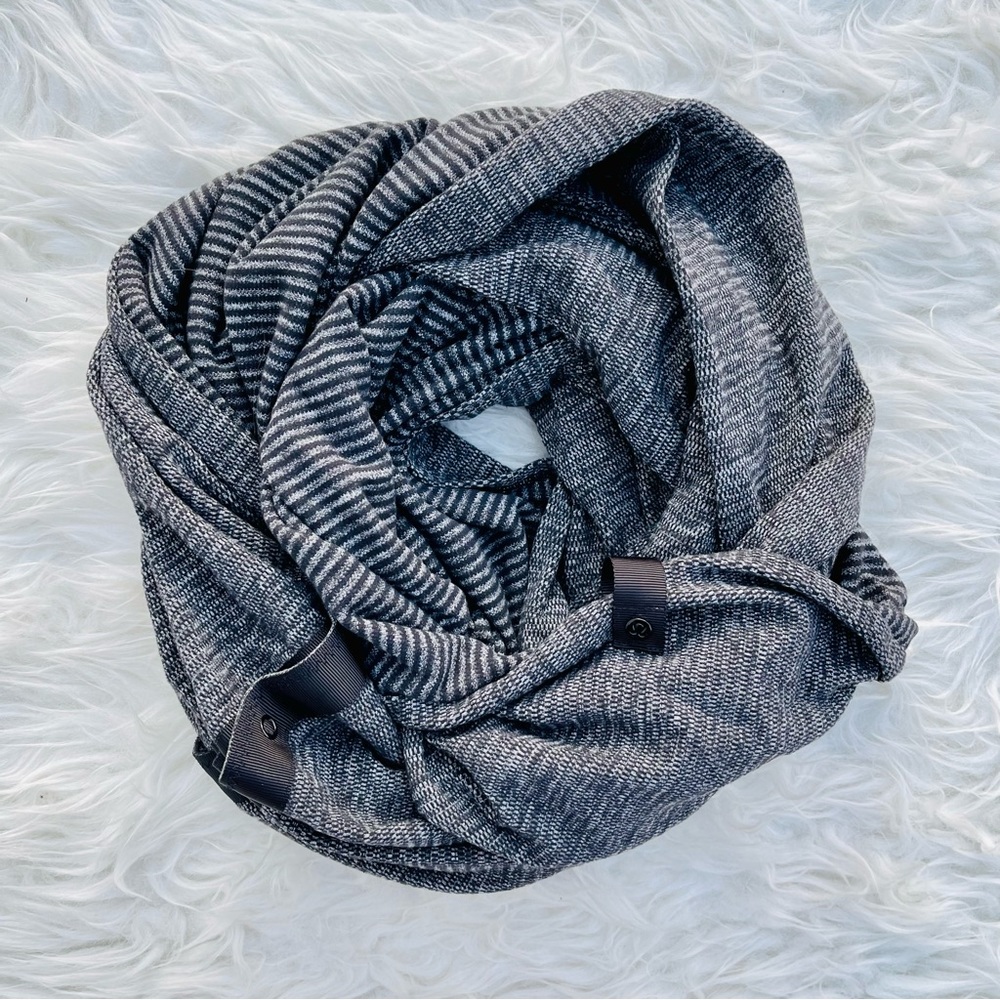 Lululemon Vinyasa Scarf Rulu Mini Check Pique Black Pique Stripe Infinity Scarf